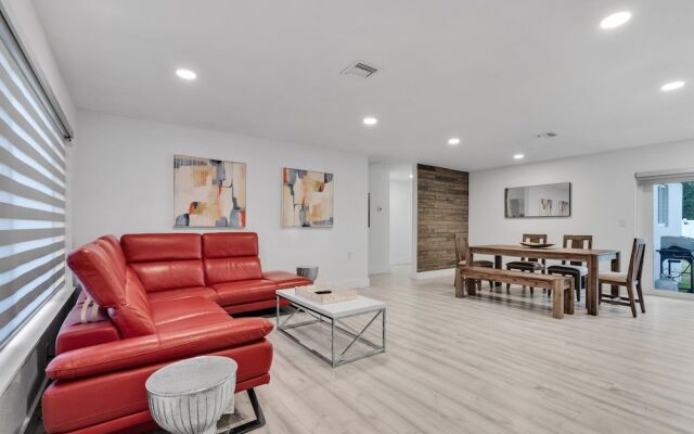 Hollywood Hills House w Backyard-BBQ