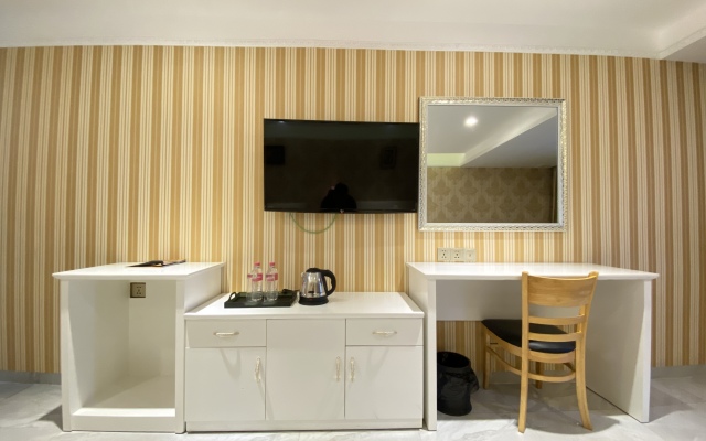 Lucky 8 Hotel