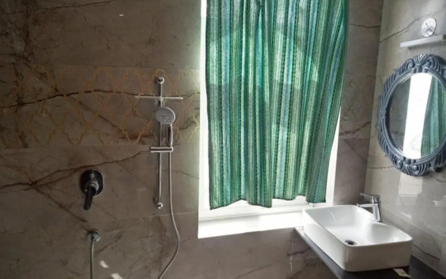 Maya Hotel & Restaurant