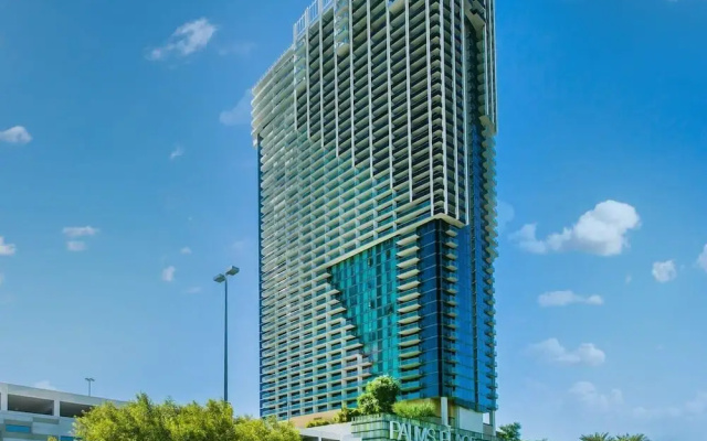 Mountain-view 1BR Palms w/ Balcony Access 83321