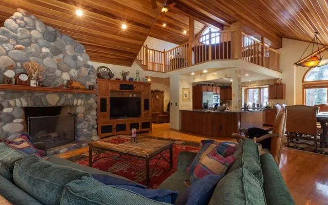 Pine View Lodge by Tahoe Mountain Properties