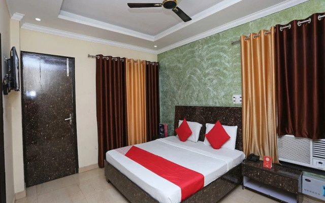 OYO 28440 Mk Hotel And Restaurant
