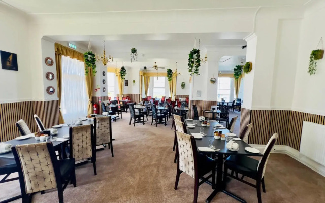 Four Oaks Hotel