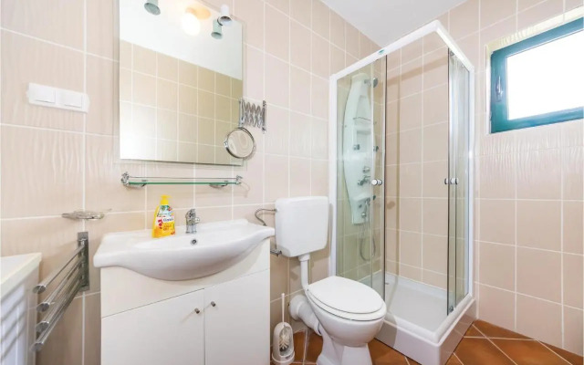 Three-Bedroom Apartment in Privlaka