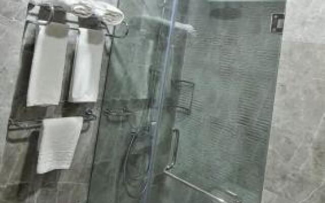 MB Deluxe Suite Hotel