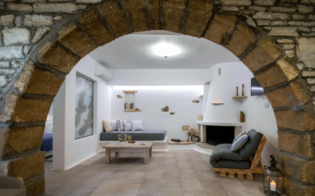 Arco Naxos Luxury Apartments