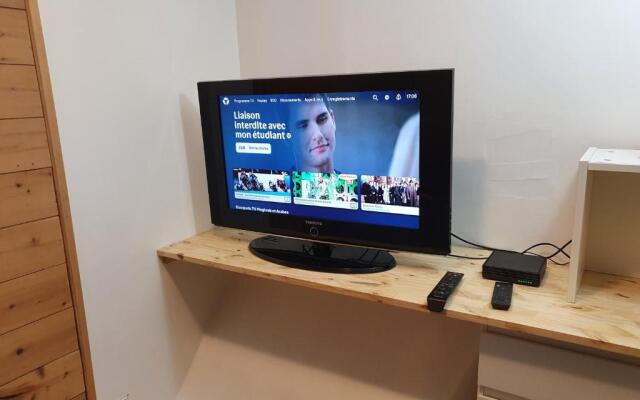 EXIGEHOME-Grand Studio en plein centre de Saint Germain en Laye