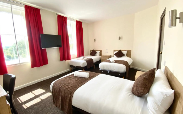 Russ Hill Hotel