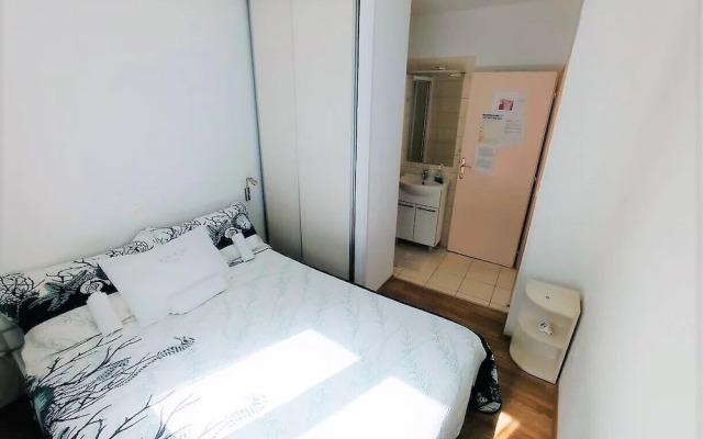 Cute apartment in stone house near sea