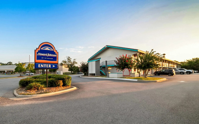 Howard Johnson by Wyndham Columbus Fort Moore