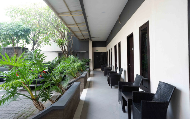 Urbanview Hotel Solo Tiara