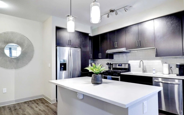 Rooftop Pool with Views-King Beds-Parking 1123