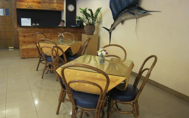 Nichols Airport Hotel