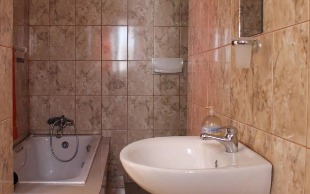Mohlongwafatshe Guest House