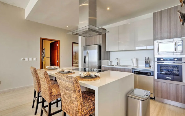 Luxe Cabo Condo w/ Ocean Views + Amenities!