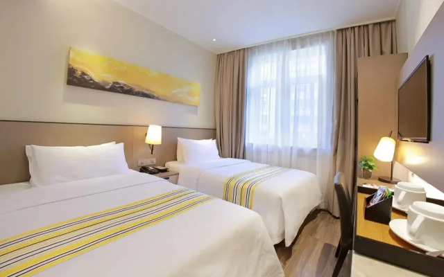 Home Inn Plus (Beijing Agriculture Exhibition Center Changhong Bridge)