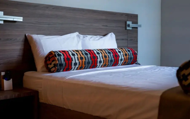 Royal Delonix Hotel