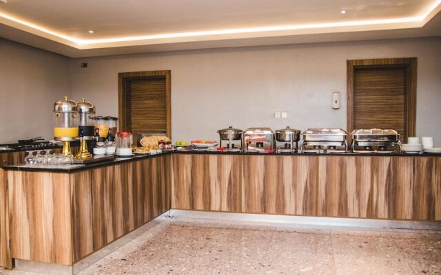 Bon Hotel Platinum