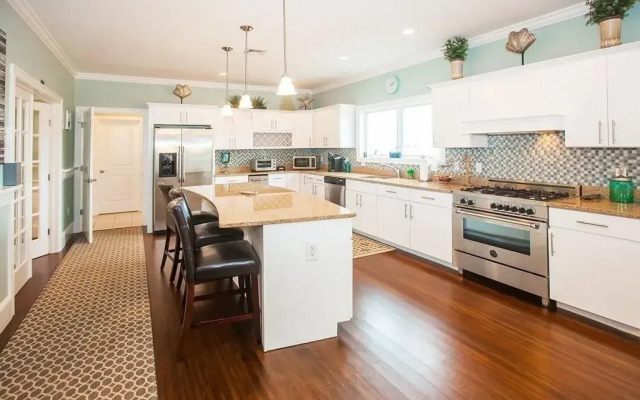 The Beacon Waterfront Inn