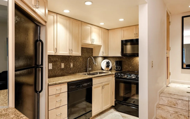 Durant Condominiums by Frias