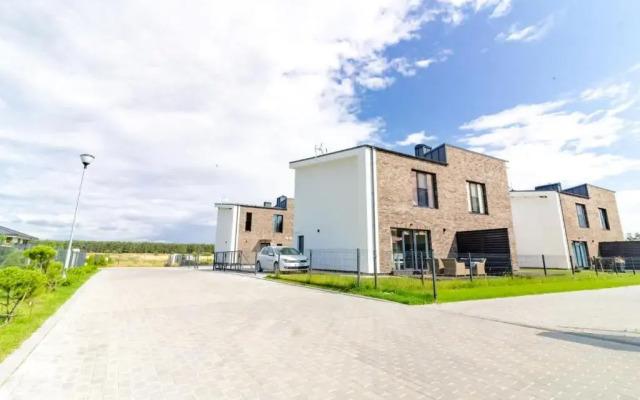 Green Acres Apartment, By cohost