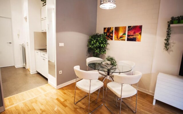 Studio Glam & Chic