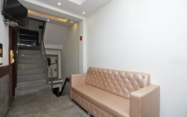 OYO 12503 Hotel Corner Point