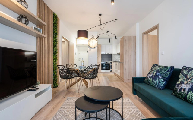 WestSide River Apartment