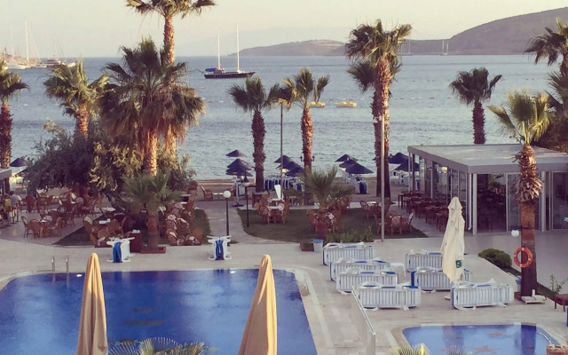 Nagi Beach Hotel