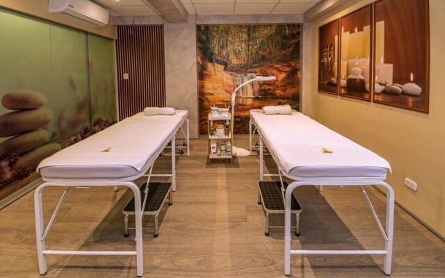 Limaq Hotel