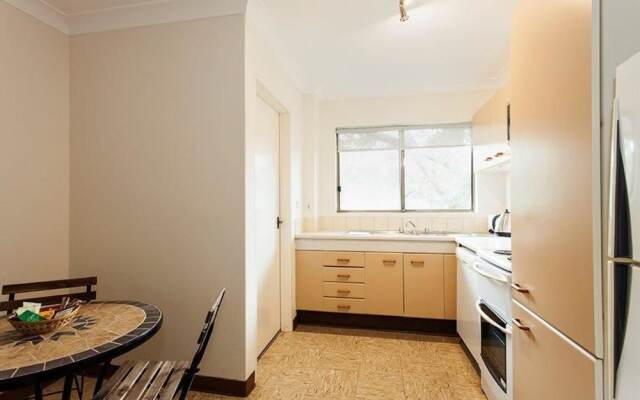 The Apartment Service RAND2
