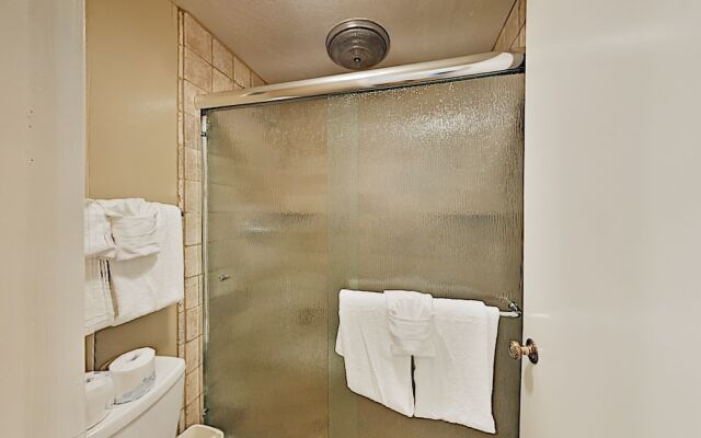 3251chat 4 Bedroom Condo