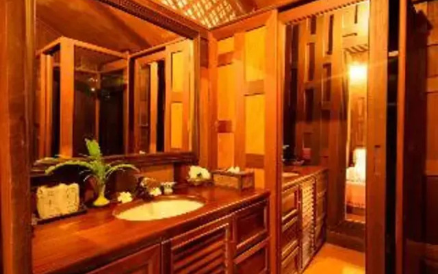 Petchvarin Resort and Spa