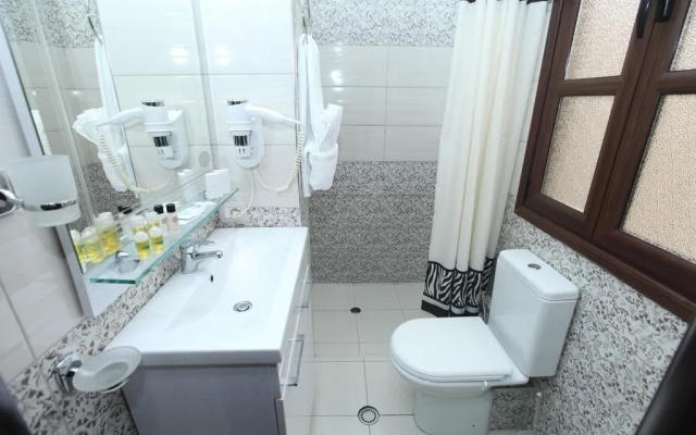 Antipatrea Hotel