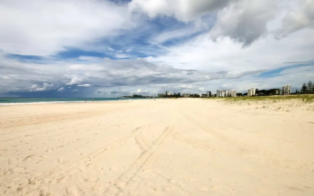 Contemporary 2 Bedroom Beachfront Apartment