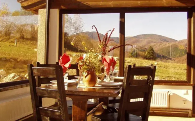 Pension Taverna Pietrei Craiului