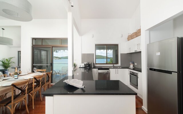 Baywatch - Beachfront Bliss Executive Home