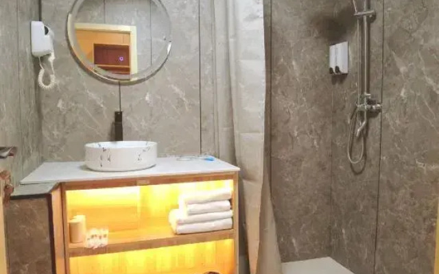 Shanghai Fengxian Hanbang Hotel
