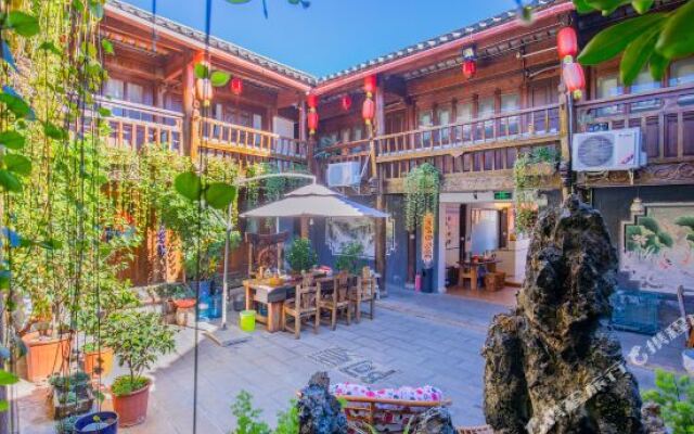 The Lijiang Ayan Inn Shangpeng Court