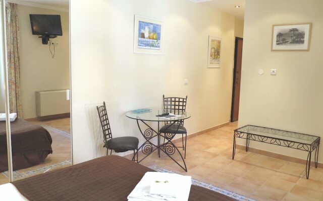 Studio Commandant André 12