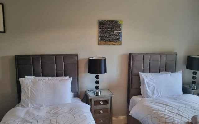 2Bedroomed apartment on first floor with balcony