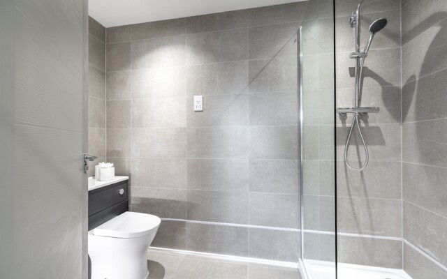 Stunning 2-bed Apartment in Camberley