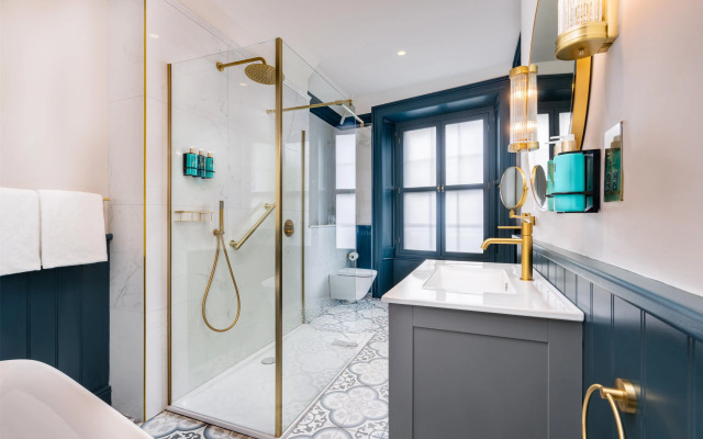 The Trinity City Hotel