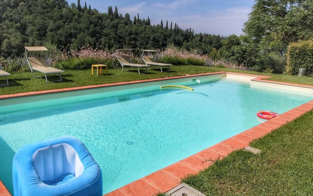 Charming Holiday Home in Tuscany