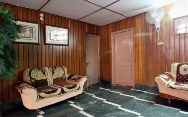 Goroomgo Dalhousie Shangrila Hotel