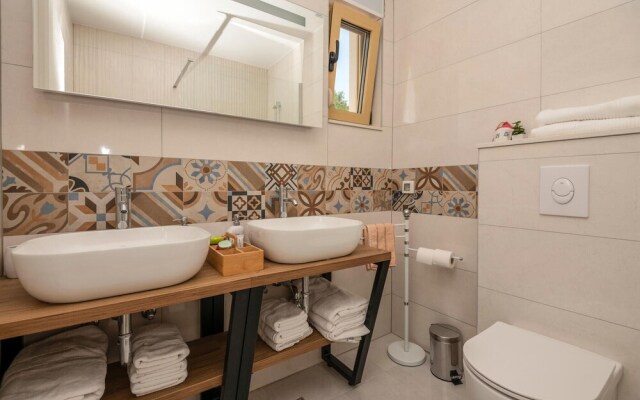 Beautiful Home in Baska Voda With Wifi and 2 Bedrooms