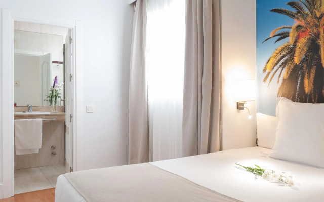 Alcazar Hotel - Image 4
