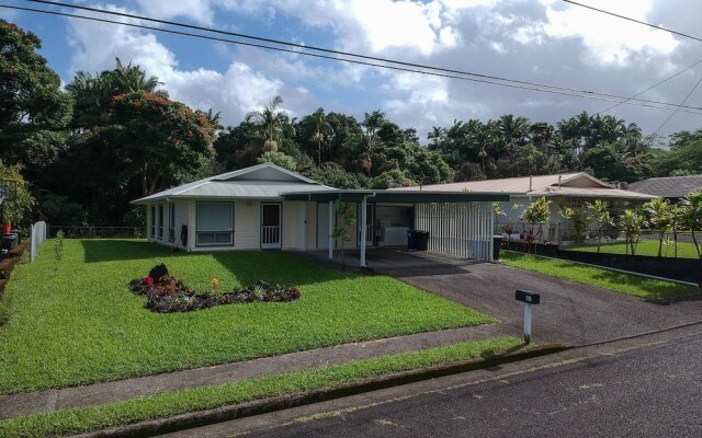 Hilo Hale Kaumana 3 Bedroom Home by Redawning