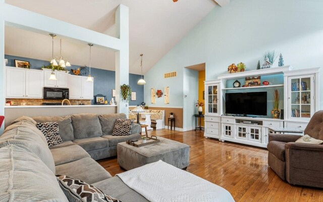 Branson 2 Bedroom Duplex With Large Deck