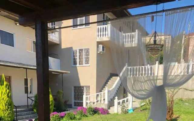 Домик Счастья (Сухум)